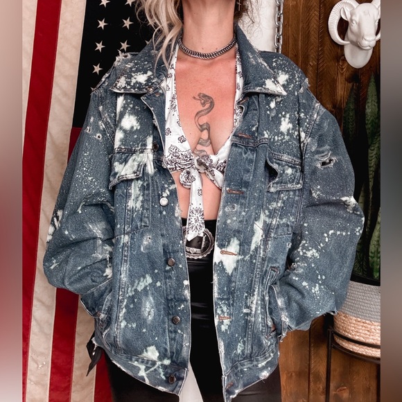 Motley Crüe on vintage Wrangler by TRASHxHAUS - Picture 4 of 9